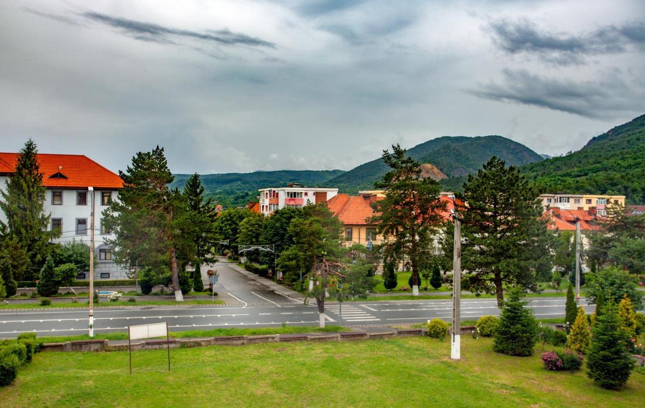 Apartament Delora View Bumbesti-Jiu Kültér fotó